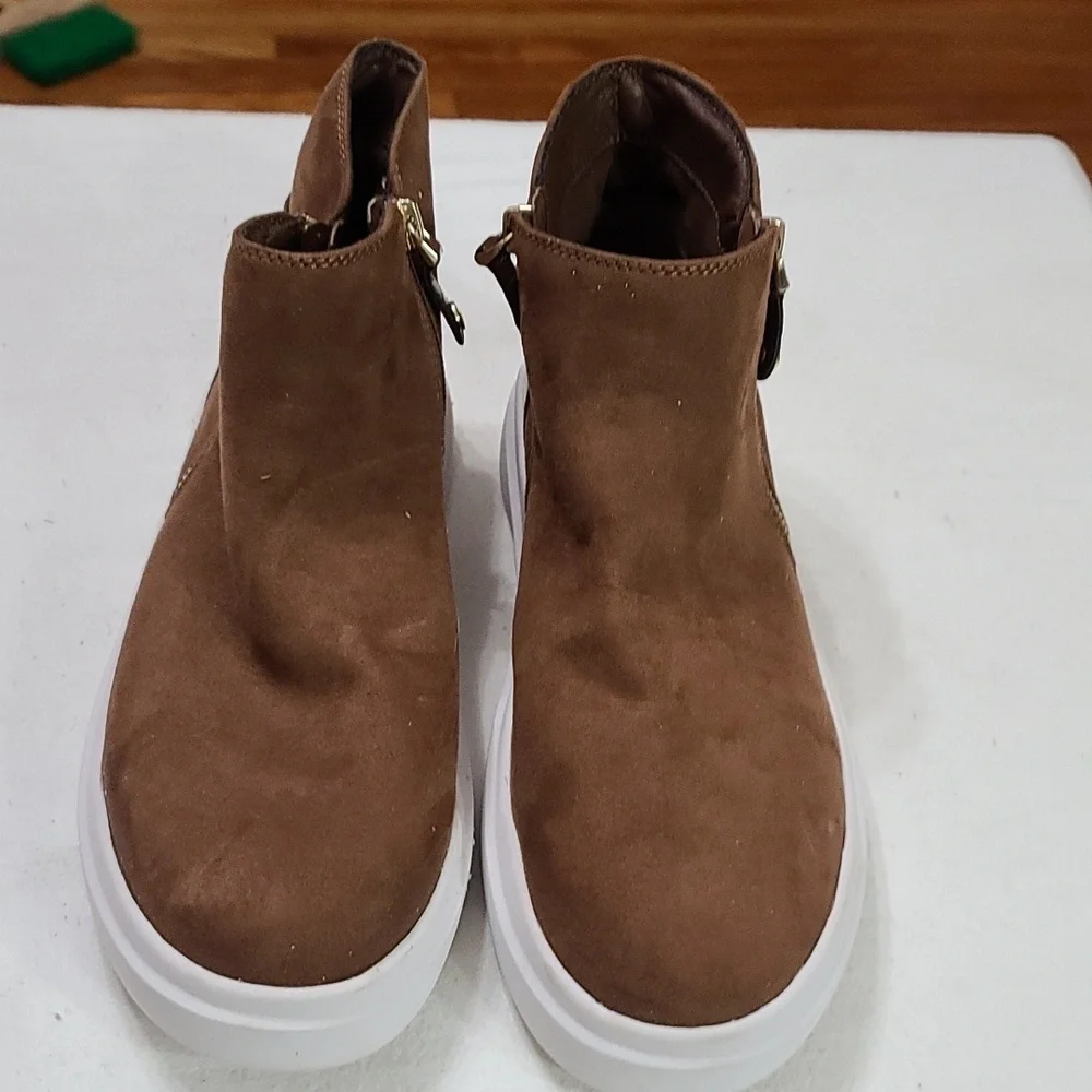 Liz Claiborne liz claiborne
